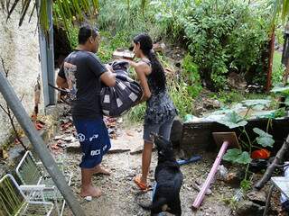 Famílias de Corumbá perderam suas casas após deslizamentos. (Foto: Diário Online)