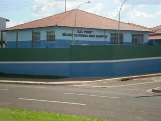 Escola fica no conjunto Aero Rancho em Campo Grande. (Foto: Arquivo) 