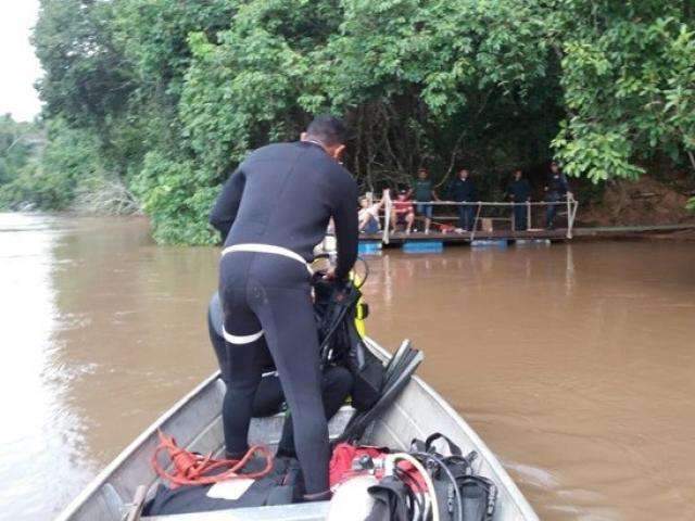 Bombeiros fazem buscas por jovem que desapareceu no Rio Taquari