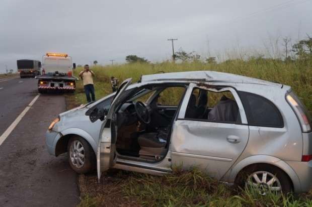 Pastor fica ferido ap&oacute;s capotar ve&iacute;culo ao tentar fazer ultrapassagem