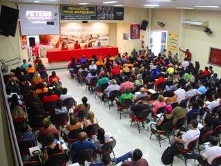 Representantes da educação durante assembleia na sede da Fetems. (Foto: Divulgação/Facebook)