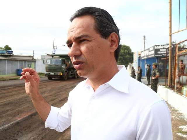 Prefeito quer igualar regras entre taxistas e Uber e cria lista de exig&ecirc;ncias