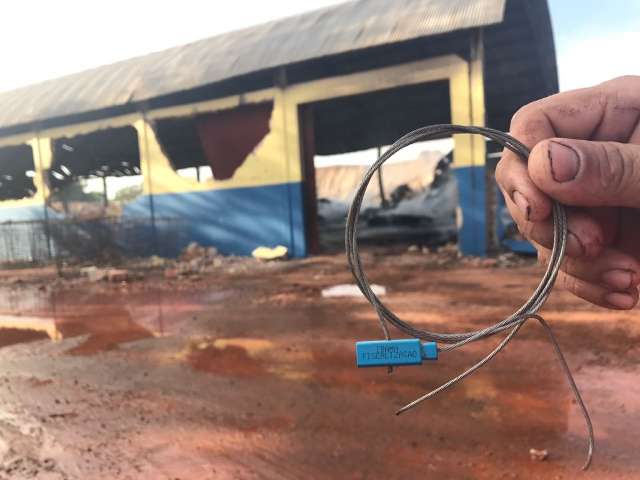 Dep&oacute;sito de ind&uacute;stria incendiado estava lacrado pelo Ibama 