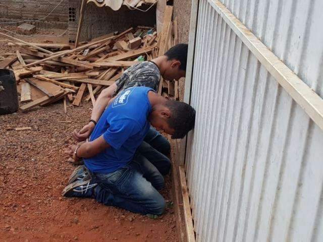 Jovem enterrado em quintal namorava ex de um dos suspeitos do crime, diz pol&iacute;cia