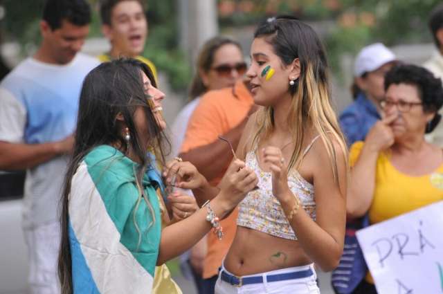 Em ato contra Dilma, medo de ter que cortar sup&eacute;rfluos tamb&eacute;m &eacute; bandeira