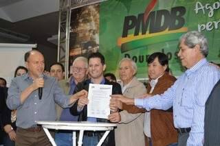 André Puccinelli participou de ato do PMDB ontem à noite em Dourados (Foto: Adriano Moreto/Dourados News).