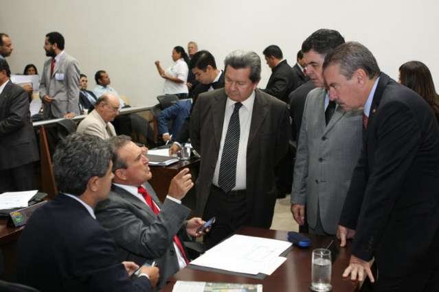 Assembleia aprova nove projetos, tr&ecirc;s deles do renunciante Tita