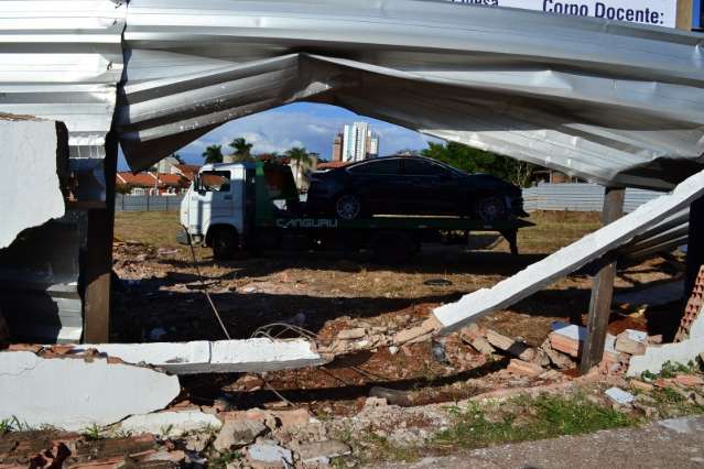 Publicit&aacute;rio colide Fusion, comprado h&aacute; 1 semana, em muro da Via Parque