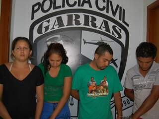 Os quatro presos estavam em um lava-jato no bairro Santo Amaro. (Foto: Simão Nogueira)