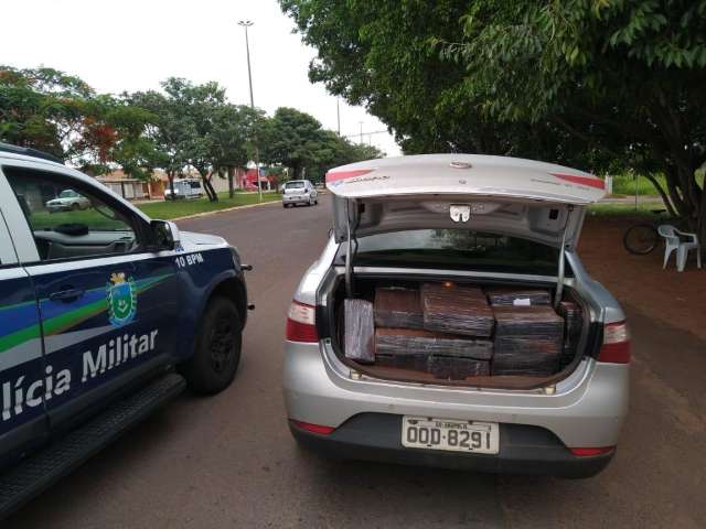 Carro com meia tonelada de maconha &eacute; apreendido na Gunter Huns 