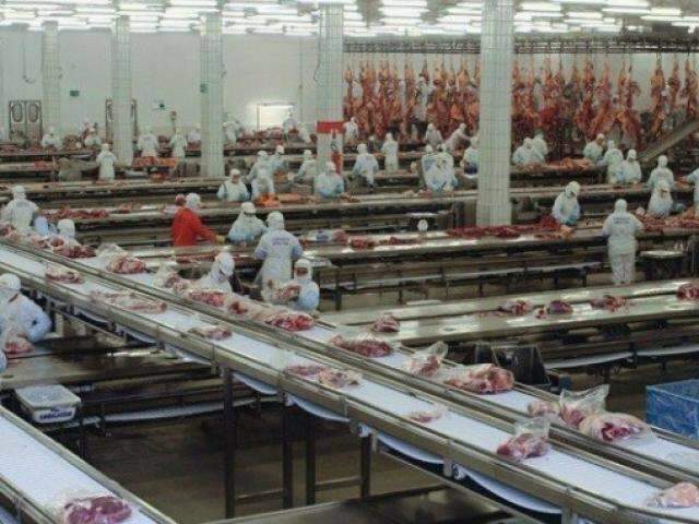 &Aacute;rea da JBS em Sidrol&acirc;ndia &eacute; evacuada ap&oacute;s vazamento de am&ocirc;nia 