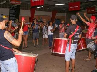 Escola de Samba Igrejinha ensaia na Comunidade Tia Eva (Foto: Paulo Francis)