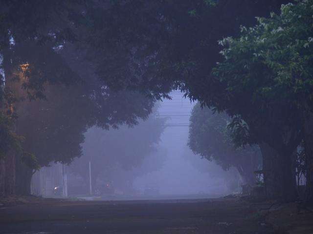 Tempo muda, nevoeiro cobre Dourados e temperatura cai 15 graus