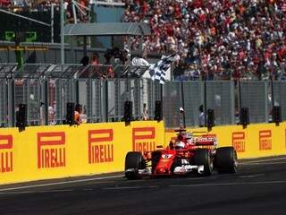 Vettel recebe a bandeirada no fim do GP da Hungria (Foto: Reprodução/ Twitter F1)