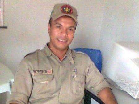 Bombeiro da Capital morre ap&oacute;s perder controle de moto e colidir em &aacute;rvore