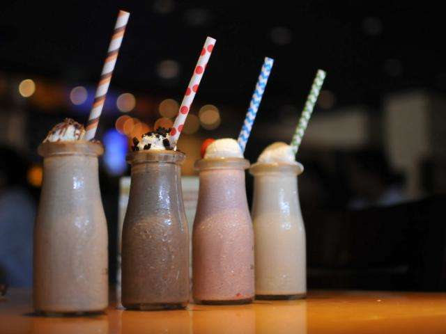 Servidos em garrafinhas, milk shakes t&ecirc;m mimo e sabor de inf&acirc;ncia 