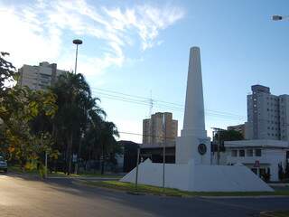Obelisco, na avenida Afonso Pena (Foto: Marlon Ganassin)