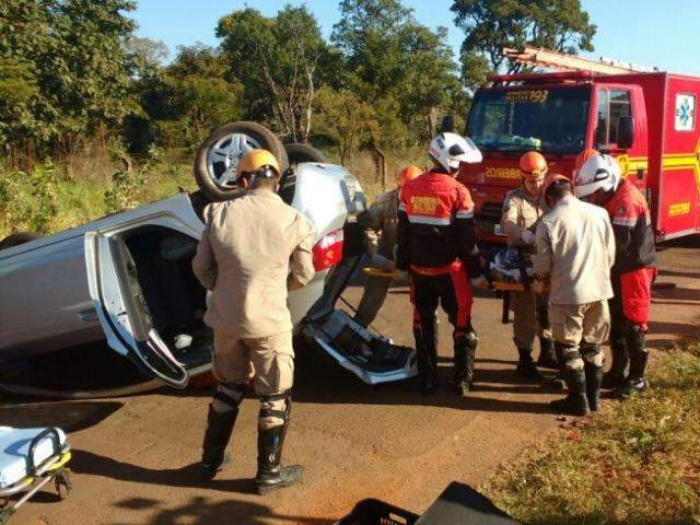 V&iacute;tima &eacute; resgatada pelo porta-malas de ve&iacute;culo ap&oacute;s capotagem