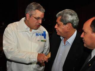 Ministro Alexandre Padilha e governador André Puccinelli são a favor da Emenda 29, mas com ressalvas (Foto: João Garrigó)