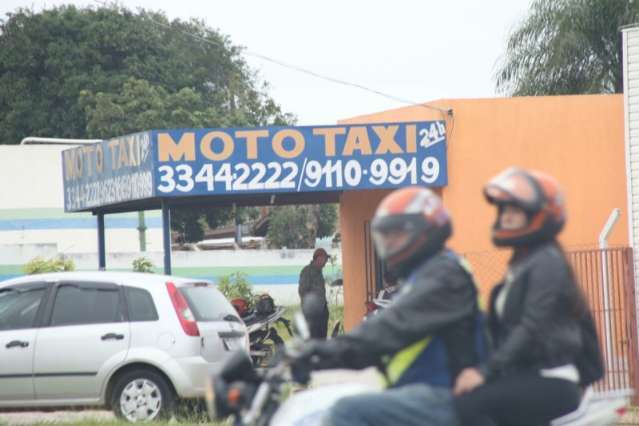 Queda na temperatura faz procura por mototaxistas dobrar nos bairros