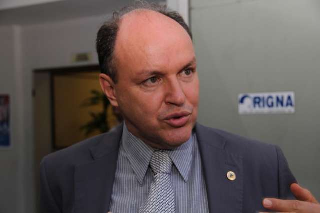 Andr&eacute; diz estar a disposi&ccedil;&atilde;o para discutir or&ccedil;amento com novo governador