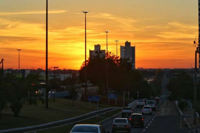 Sexta-feira ser&aacute; de calor de 36&deg;C e frente fria s&oacute; chega no fim de semana