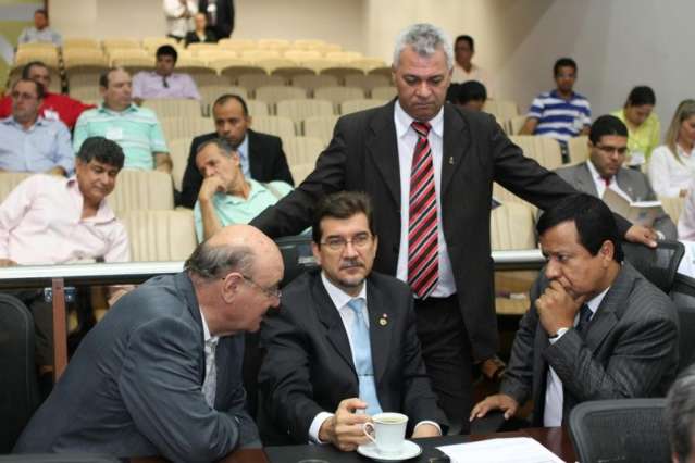 Sem acordo, vota&ccedil;&atilde;o do projeto que cria secretarias fica pra semana que vem