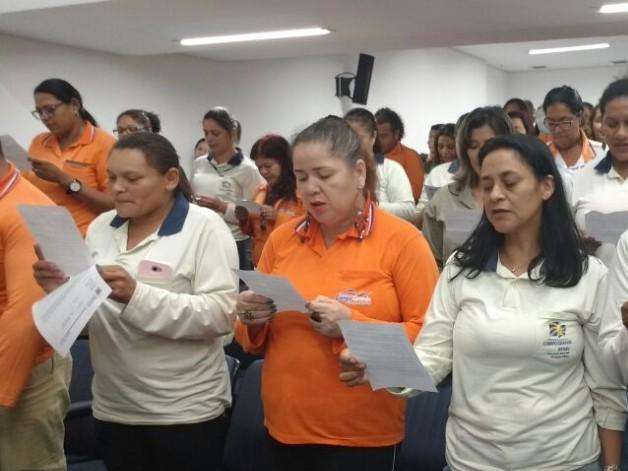 Em protesto contra atraso em benef&iacute;cio, agentes de sa&uacute;de lotam Assembleia