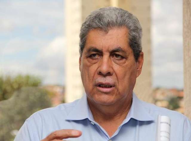 &quot;Interessados &eacute; que devem cobrar&quot;, diz Andr&eacute; sobre vaga do TCE