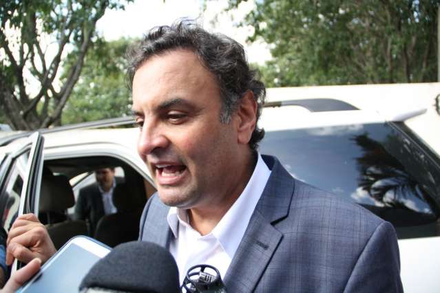 A&eacute;cio diz que vai ajudar Reinaldo a conquistar apoio de mais partidos