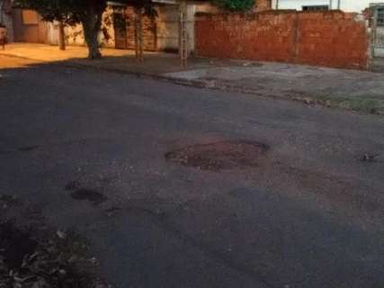 Morador da Vila Nha-Nhá suspeita de tapa-buraco "fantasma" no bairro