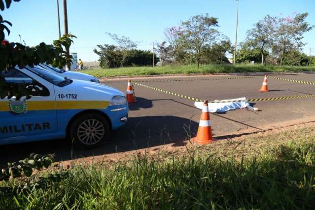 Pol&iacute;cia encontrou faca e agora procura por Hilux vista em assassinato