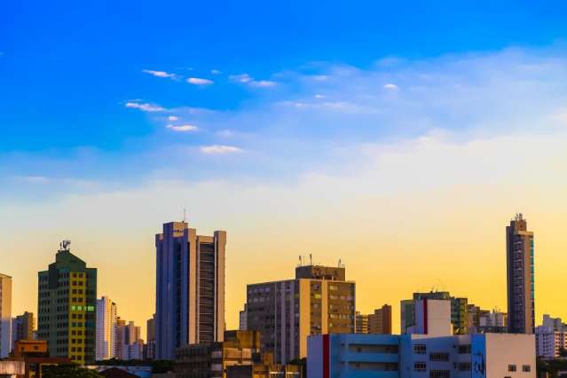 Ter&ccedil;a-feira de c&eacute;u claro, sol e calor de at&eacute; 37&deg;C no Estado