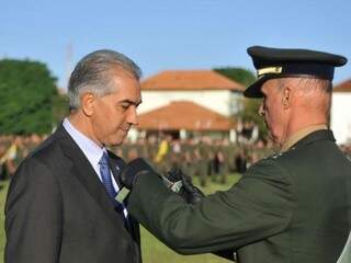 Governador recebeu comenda máxima do Exército (Foto: Alcides Neto)