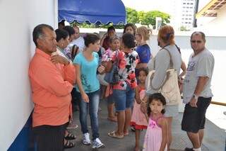 Em busca de uma solução, pais se reuniram na Sesau na manhã desta segunda-feira. (Fotos:Pedro Peralta)