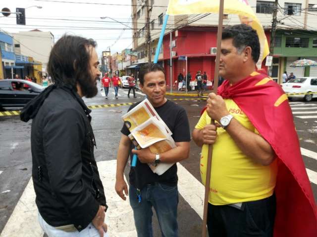 Atrasado, candidato do PSOL participa de &ldquo;Grito dos Exclu&iacute;dos&rdquo;