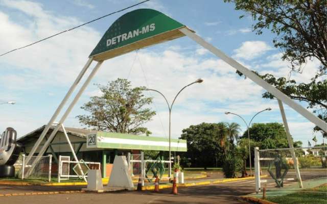 Detran atende hoje e amanh&atilde;, depois s&oacute; na pr&oacute;xima segunda-feira