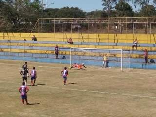 Operário bateu o União ABC por 3 a 2 no Olho do Furacão, em Campo Grande (Foto: Raul Rodrigues)