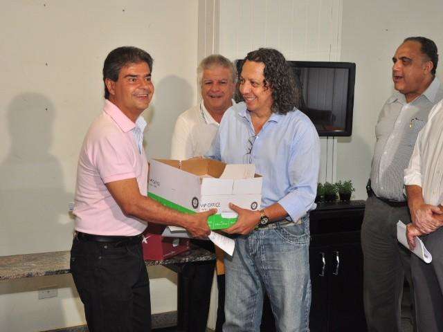 Nelsinho diz que anuncia nesta ter&ccedil;a &ldquo;bomba agrad&aacute;vel&rdquo; sobre finan&ccedil;as