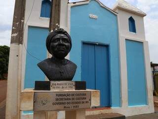 Busto de Eva Maria de Jesus, Tia Eva, símbolo da resistência negra em Campo Grande (Foto: Arquivo)