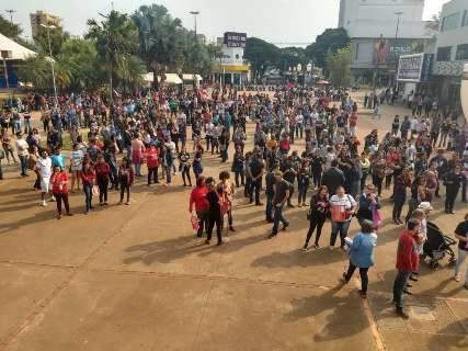 Professores aproveitam greve nacional para protestar contra prefeitura