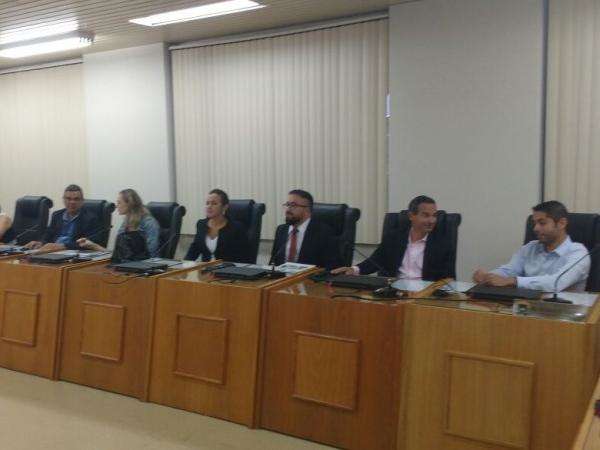 Novo acordo sobre conv&ecirc;nios prev&ecirc; lista de demiss&atilde;o semana que vem