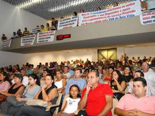 Para prorrogar a licença e regulamentar a atividade, vanzeiros se reuniram em audiência pública. (Foto: Roberto Higa/Assembleia Legislativa)