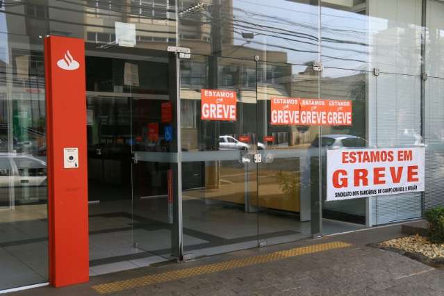 Greve continua e 138 ag&ecirc;ncias est&atilde;o com atividades paralisadas em MS