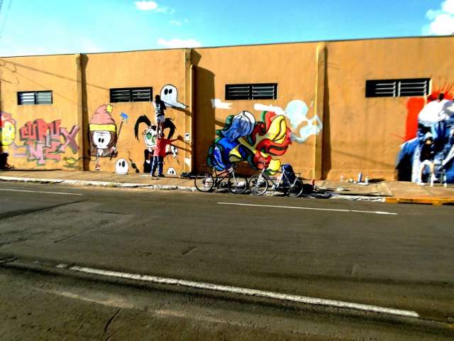 Grafite ganha a mo&ccedil;ada e at&eacute; artista pl&aacute;stico de carreira consolidada