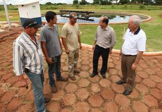 Presidente da Sanesul visitou obras em Dourados. (Foto: Divulgação).