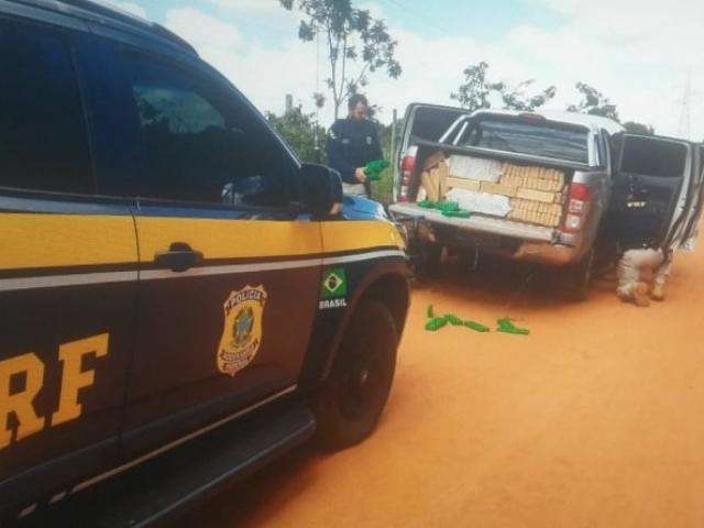 Ap&oacute;s persegui&ccedil;&atilde;o, PRF encontra uma tonelada de maconha em Ranger furtada