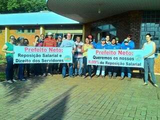 Servidores durante protesto nesta manhã em Nova Alvorada do Sul (Foto: Divulgação)