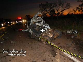 Veículo ficou destruído. (Foto: Sidrolândia News)