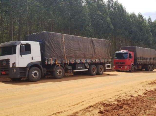 PF apreende R$ 1,8 milh&atilde;o em cigarros do Paraguai na divisa com o PR